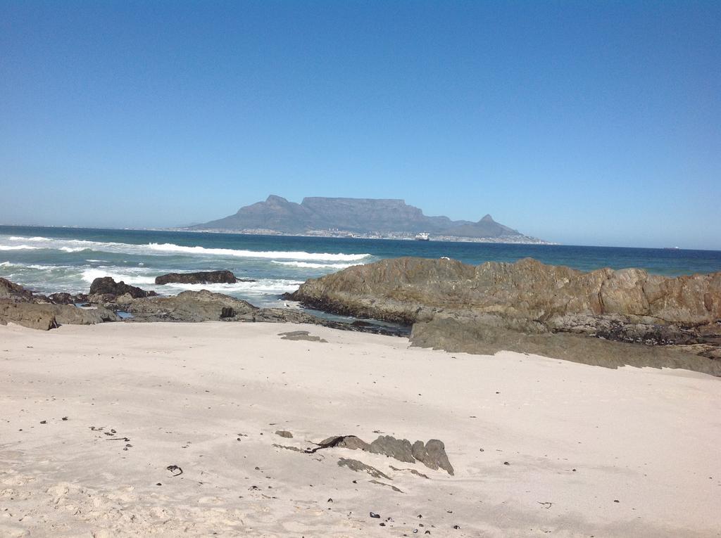 White Waves Beach House Bloubergstrand Exterior photo