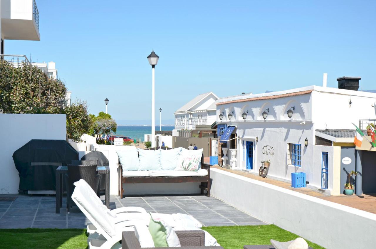 White Waves Beach House Bloubergstrand Exterior photo
